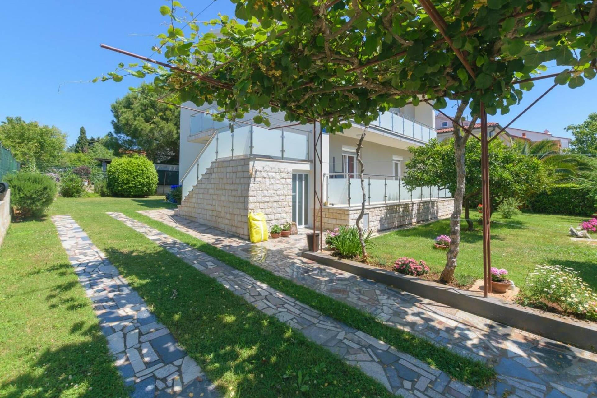 Family House With 2 Apartments - Irma Medulin Exterior photo