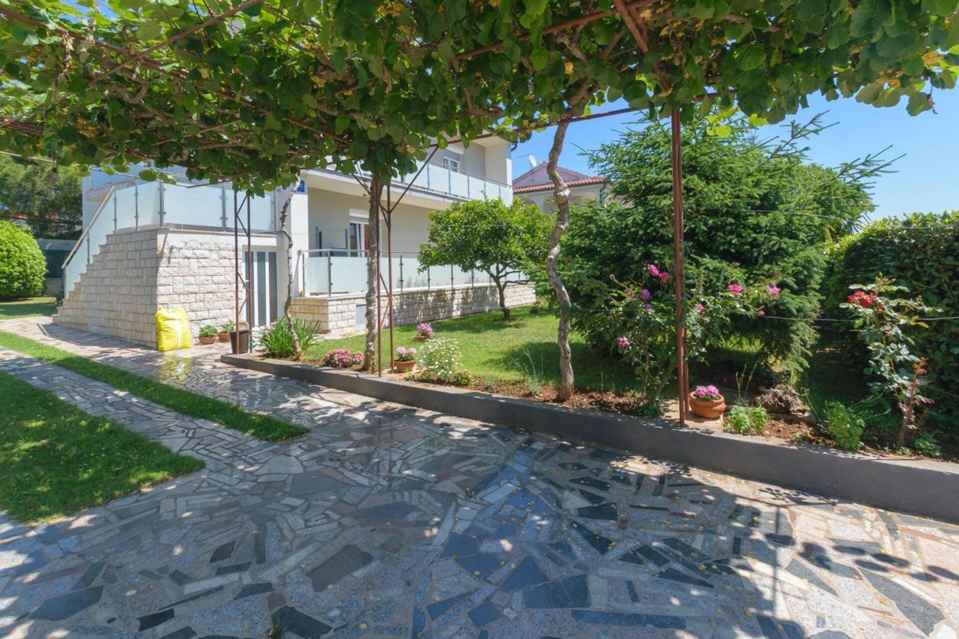 Family House With 2 Apartments - Irma Medulin Exterior photo