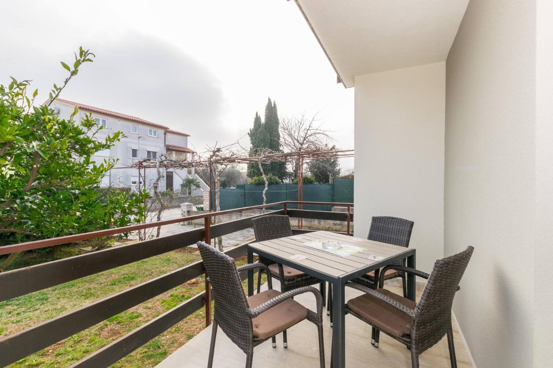 Family House With 2 Apartments - Irma Medulin Exterior photo